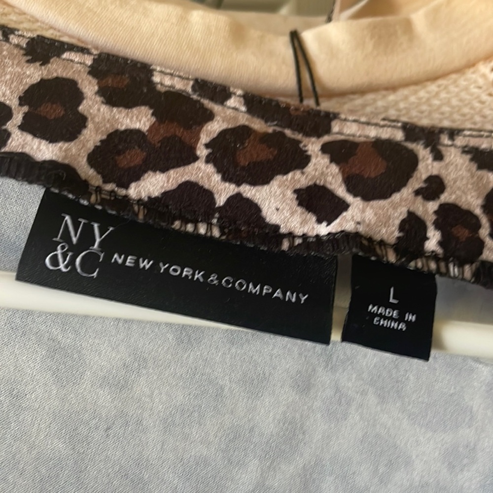 NWOT NY & Co. top.